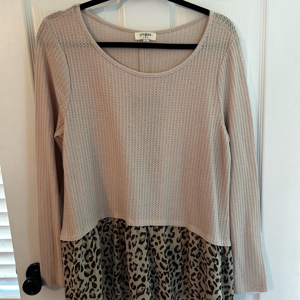 Umgee Women's Knit Top with Leopard Print Hem